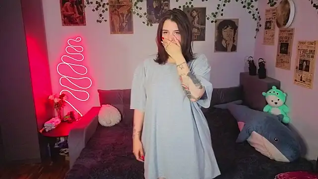 kira kick online show from 10/31/25, 06:31