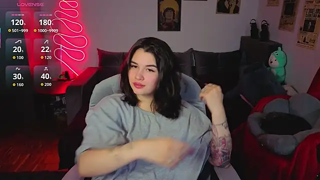 kira kick online show from 11/14/25, 04:17