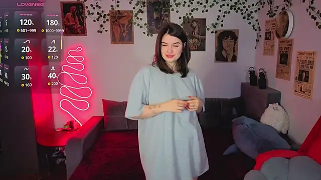 kira kick online show from 11/21/25, 08:24