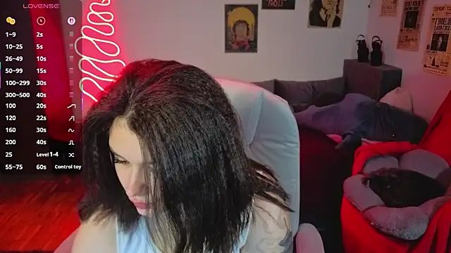 kira kick online show from 12/01/25, 05:29