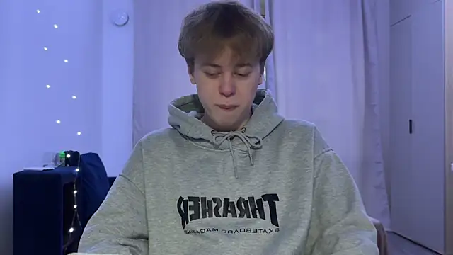  bee boy  online show from 11/21/25, 01:10