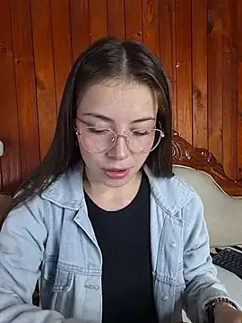 EmmaValencia  online show from 01/12/26, 04:39