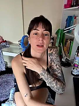 Snapshot of dandanbarr chatting on 10/18/25, 04:19 dandanbarr online show from 10/18/25, 04:19