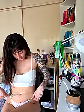 Snapshot of dandanbarr chatting on 10/23/25, 04:50 dandanbarr online show from 10/23/25, 04:50