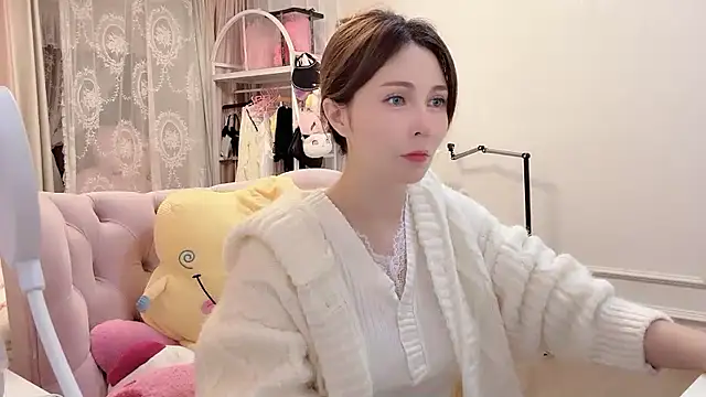 Snapshot of Titi-175 chatting on 11/02/25, 12:07 Titi-175 online show from 11/02/25, 12:07