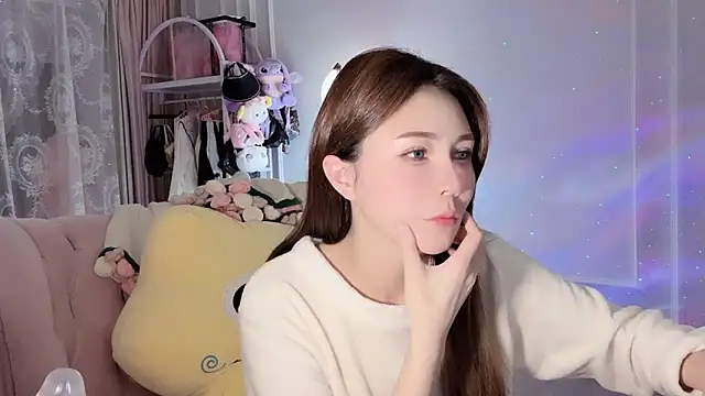 Snapshot of Titi-175 chatting on 11/12/25, 11:21 Titi-175 online show from 11/12/25, 11:21