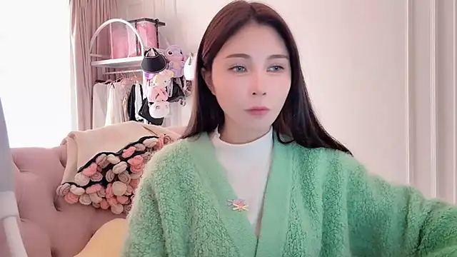 Snapshot of Titi-175 chatting on 11/21/25, 04:11 Titi-175 online show from 11/21/25, 04:11