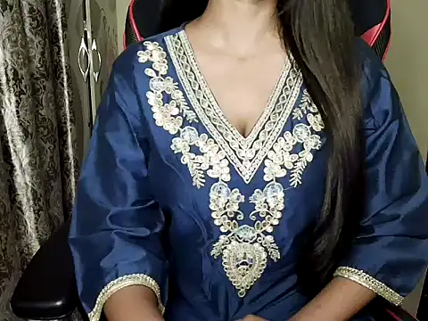 Snapshot of Brown_Girl_19 chatting on 10/07/25, 07:00 Brown Girl 19 online show from 10/07/25, 07:00