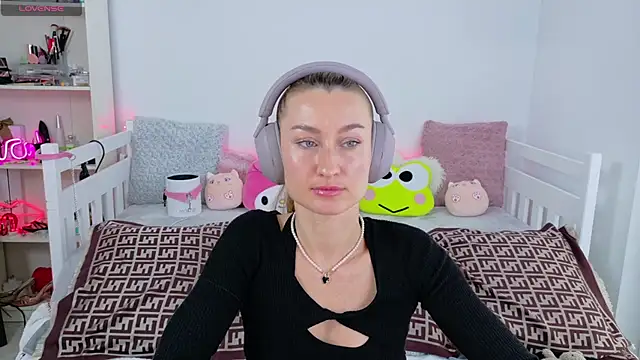 MysticRoxanne online show from 11/20/25, 08:36