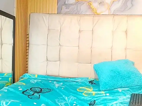 Snapshot of martinasmith303av chatting on 10/24/25, 01:18 martinasmith303av online show from 10/24/25, 01:18