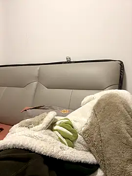 Snapshot of JdhdSjdj chatting on 11/18/25, 03:01 JdhdSjdj online show from 11/18/25, 03:01