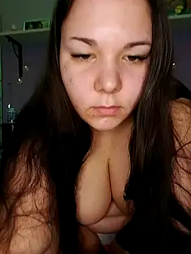 Snapshot of Flora66666 chatting on 11/19/25, 02:39 Flora66666 online show from 11/19/25, 02:39