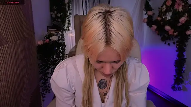 kitten murray  online show from 11/12/25, 01:33