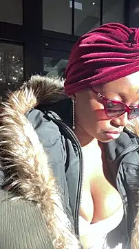 tia   fox online show from 11/19/25, 07:47