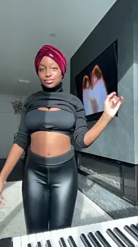 tia   fox online show from 12/01/25, 05:40