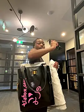 tia   fox online show from 01/13/26, 02:55