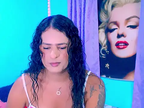 Snapshot of horny_val_ chatting on 10/06/25, 02:20 horny val online show from 10/06/25, 02:20