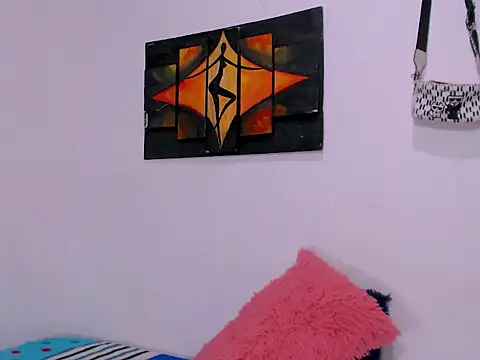 Snapshot of horny_val_ chatting on 11/07/25, 05:18 horny val online show from 11/07/25, 05:18