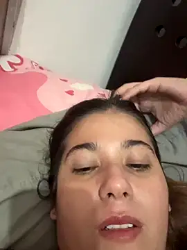 Snapshot of violeticafox chatting on 12/19/25, 05:14 violeticafox online show from 12/19/25, 05:14