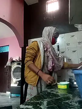 Snapshot of Pihu-56 chatting on 11/18/25, 04:06 Pihu-56 online show from 11/18/25, 04:06