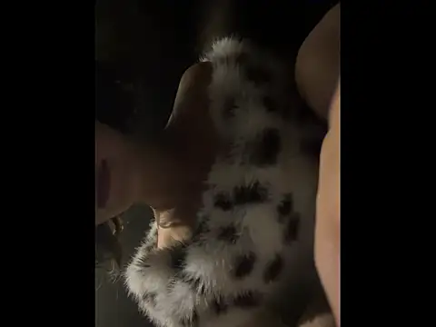 Snapshot of xiaowan_x chatting on 11/25/25, 02:06 xiaowan x online show from 11/25/25, 02:06