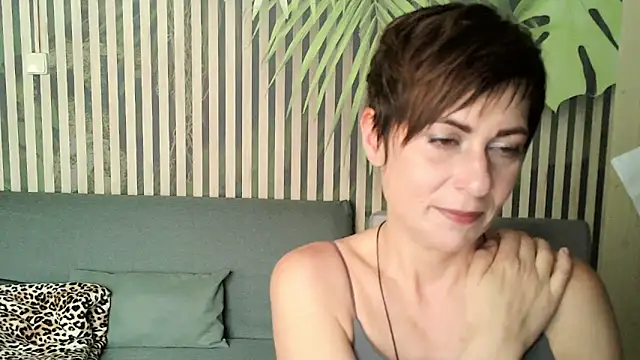 Snapshot of Ashley_Brookss chatting on 10/17/25, 07:22 Ashley Brookss online show from 10/17/25, 07:22