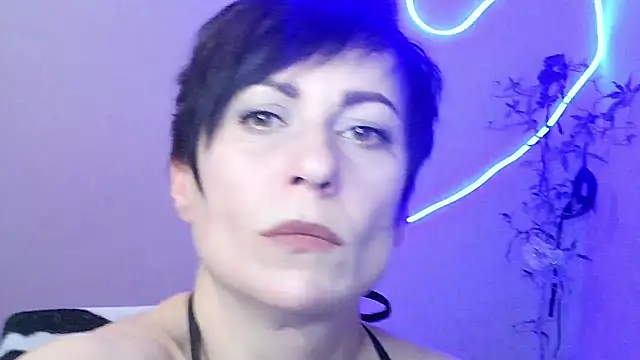 Snapshot of Ashley_Brookss chatting on 11/02/25, 04:42 Ashley Brookss online show from 11/02/25, 04:42