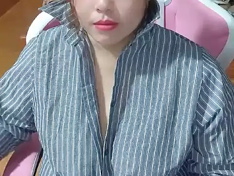 Snapshot of Sunna104 chatting on 01/18/26, 11:19 Sunna104 online show from 01/18/26, 11:19