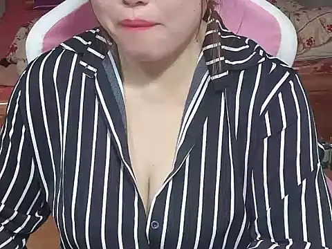 Snapshot of Sunna104 chatting on 02/04/26, 08:42 Sunna104 online show from 02/04/26, 08:42