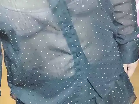 Snapshot of Sunna104 chatting on 02/06/26, 10:29 Sunna104 online show from 02/06/26, 10:29