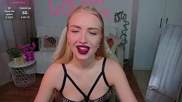 TessaGrays online show from 04/30/26, 10:32