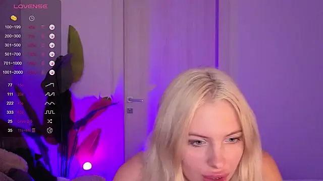 SweetCherryBlonde online show from 10/10/25, 08:57