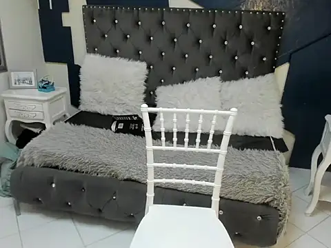 Snapshot of lola_cook chatting on 10/24/25, 12:45 lola cook online show from 10/24/25, 12:45