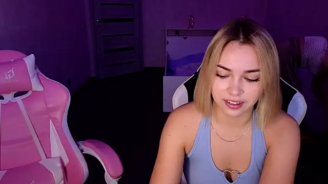 stefany and bettany online show from 10/31/25, 01:56