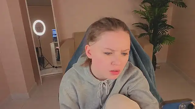 SirenaBlessing online show from 12/21/25, 09:05