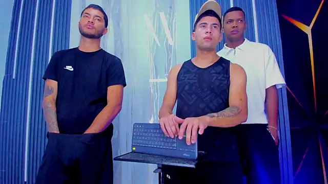 Snapshot of The_Boy_King chatting on 12/04/25, 03:10 The Boy King online show from 12/04/25, 03:10