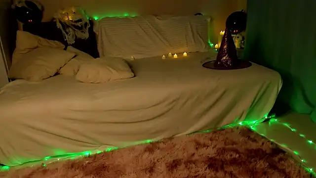 12aminparis online show from 10/31/25, 12:28