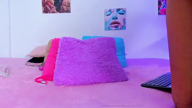 debbie hans online show from 12/05/25, 01:31