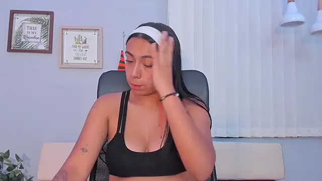 Snapshot of Lilo_Rose chatting on 10/24/25, 07:10 Lilo Rose online show from 10/24/25, 07:10