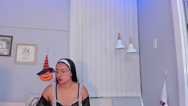 Snapshot of Lilo_Rose chatting on 10/30/25, 01:23 Lilo Rose online show from 10/30/25, 01:23