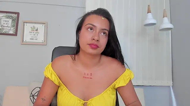 Snapshot of Lilo_Rose chatting on 11/07/25, 06:30 Lilo Rose online show from 11/07/25, 06:30