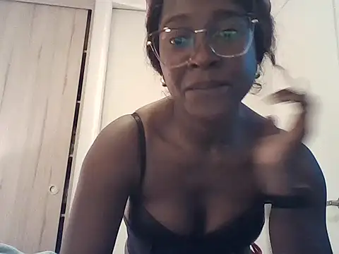 Snapshot of Bren033 chatting on 09/29/25, 11:53 Bren033 online show from 09/29/25, 11:53