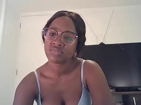 Snapshot of Bren033 chatting on 10/31/25, 01:06 Bren033 online show from 10/31/25, 01:06