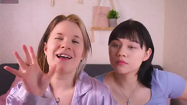 EviaVanveen online show from 11/21/25, 08:02