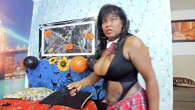 TashaMendoza1 online show from 10/31/25, 07:59