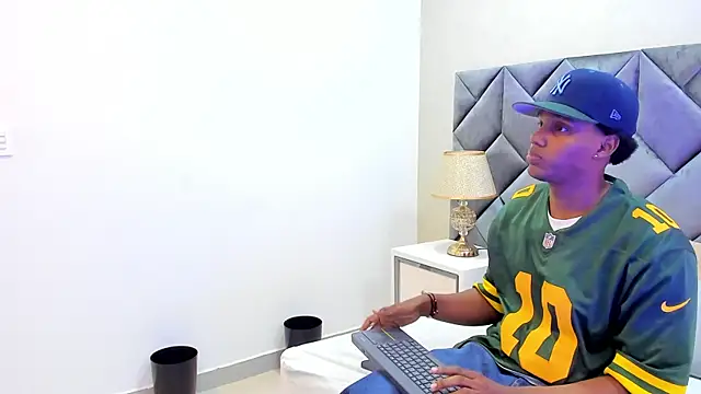 Snapshot of jax_black chatting on 10/03/25, 12:13 jax black online show from 10/03/25, 12:13