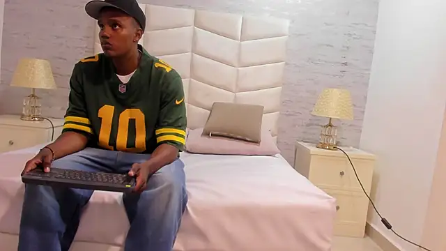 Snapshot of jax_black chatting on 11/08/25, 07:01 jax black online show from 11/08/25, 07:01