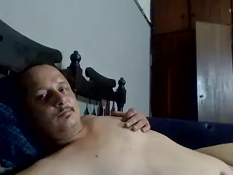 Snapshot of macKnd chatting on 12/19/25, 11:01 macKnd online show from 12/19/25, 11:01