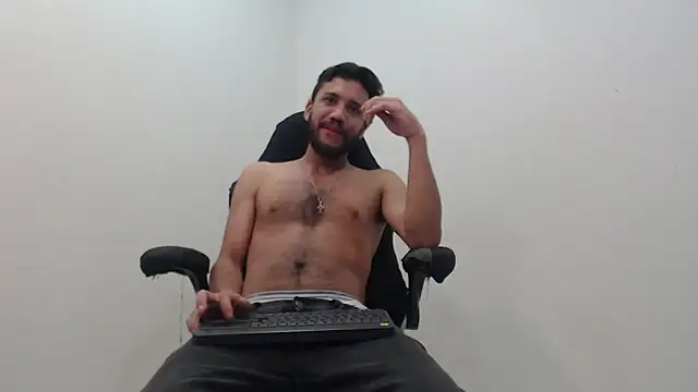 Juan FelipeX01 online show from 11/05/25, 04:18