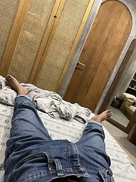 Snapshot of HenryLee1983-cums chatting on 10/05/25, 02:15 HenryLee1983-cums online show from 10/05/25, 02:15